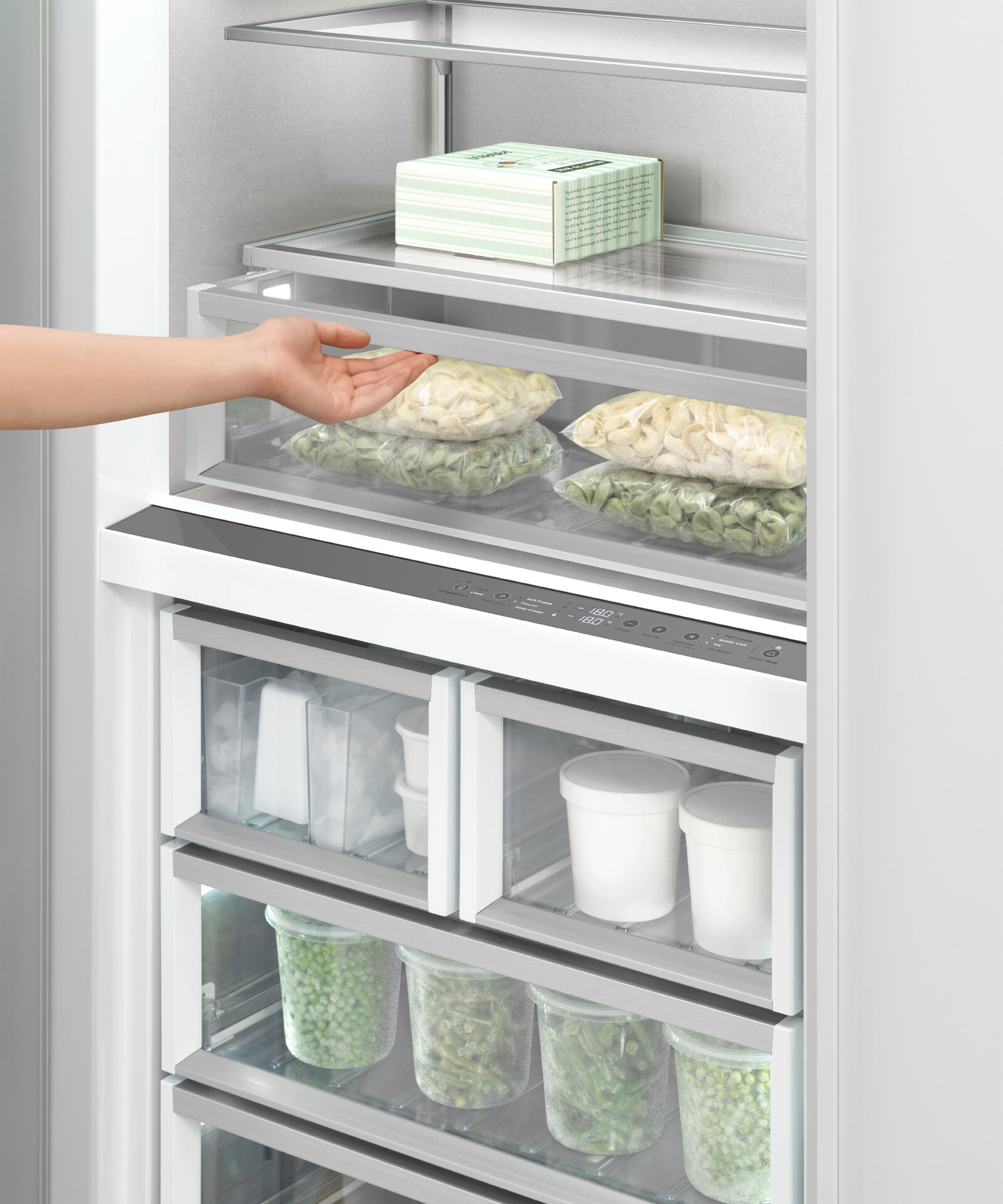 嵌入式立式冷凍櫃, 76cm, 自動製冰 gallery image 12.0